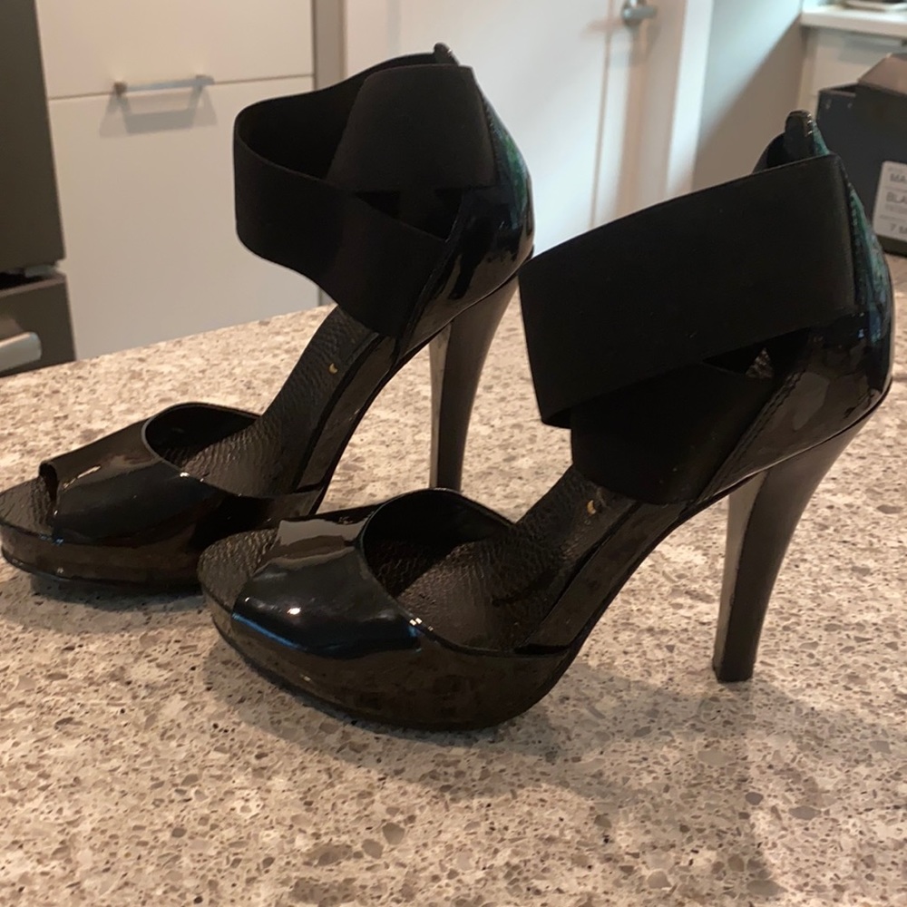 BCBG MAXAZRIA black pumps.